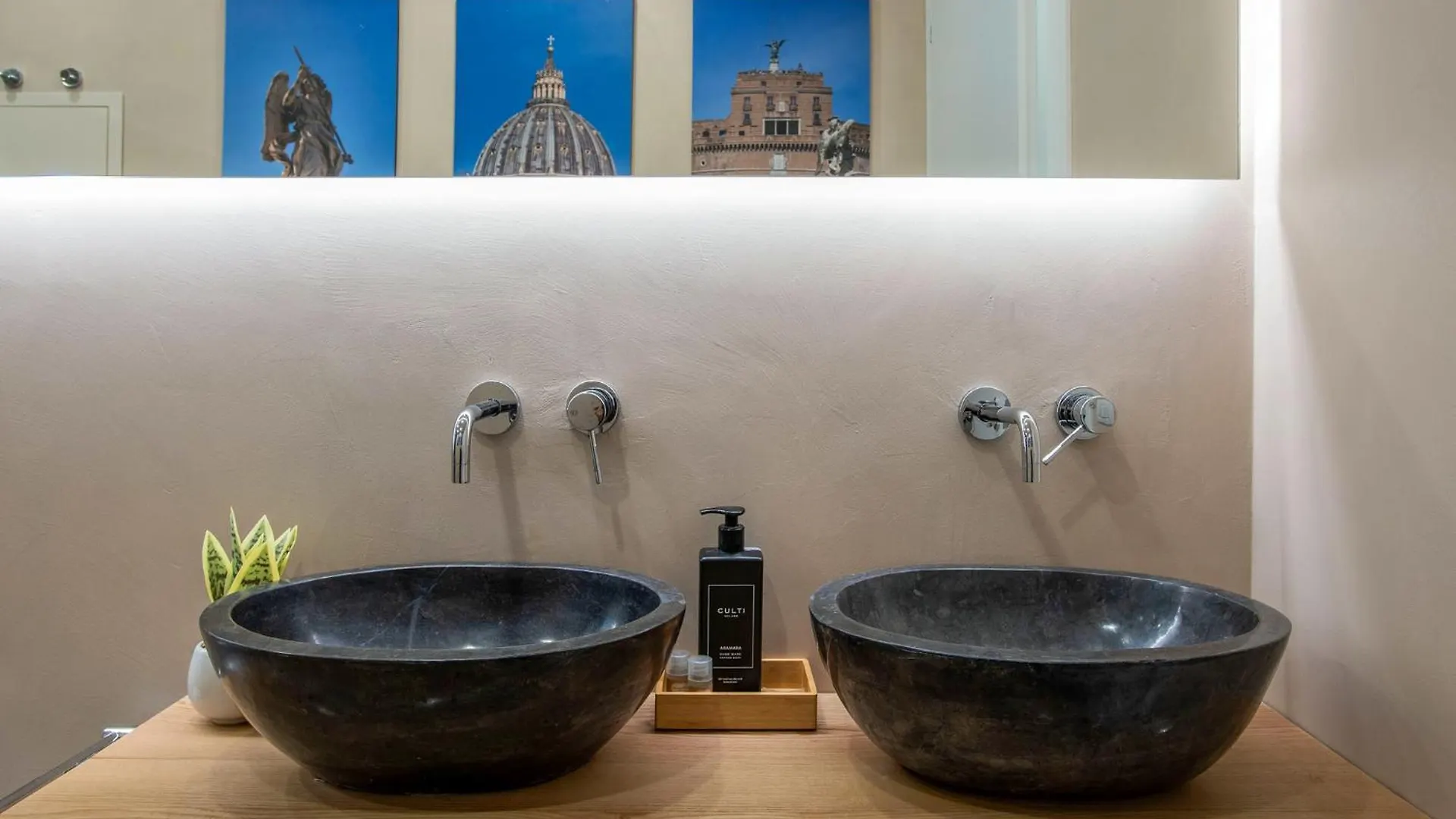 Pantheon Suites Rome 1